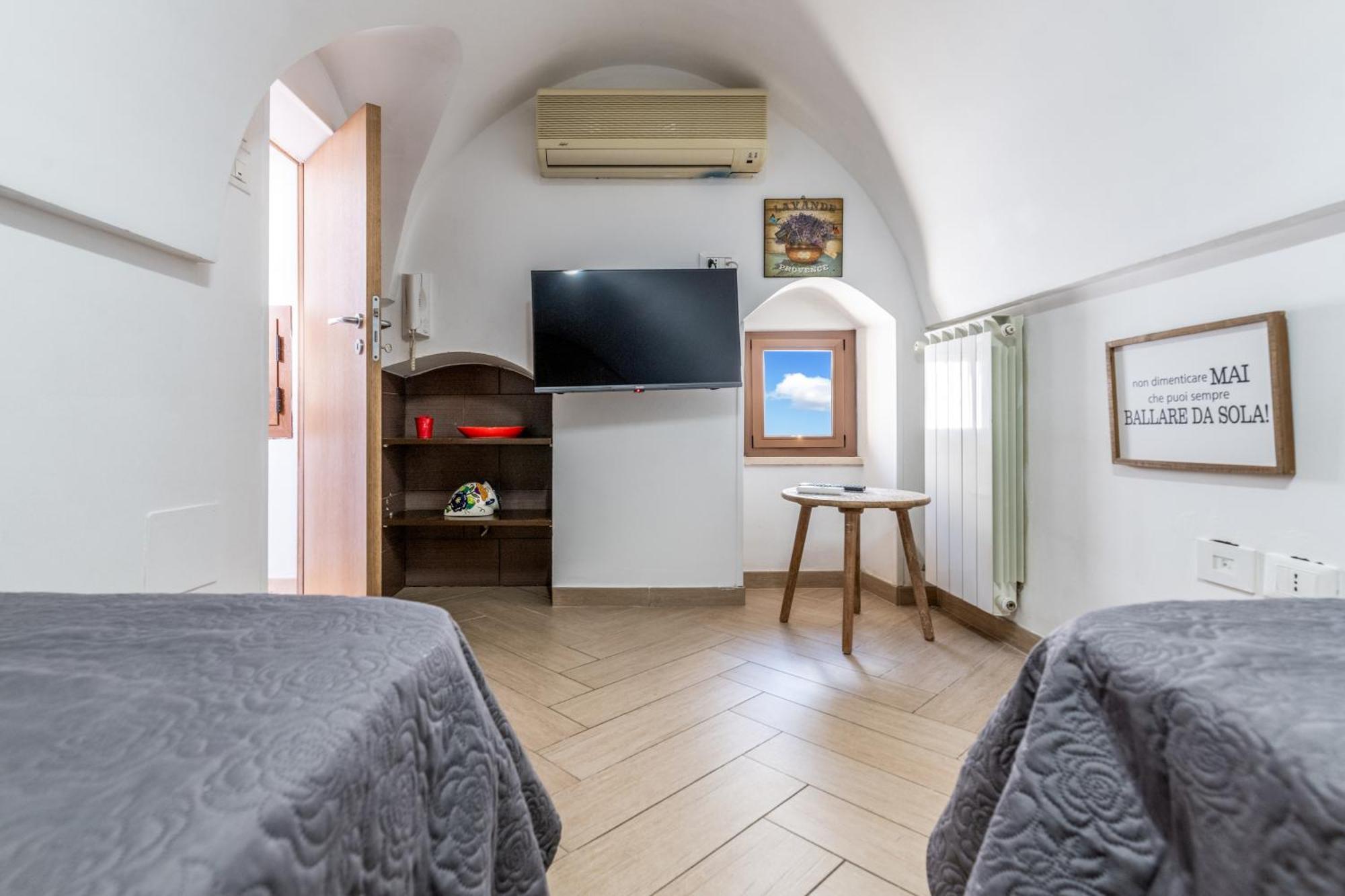 White Stone Flats & Studios Ostuni Habitación foto